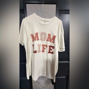 Cream 'Mom‎ Life' comfort colors medium T-Shirt